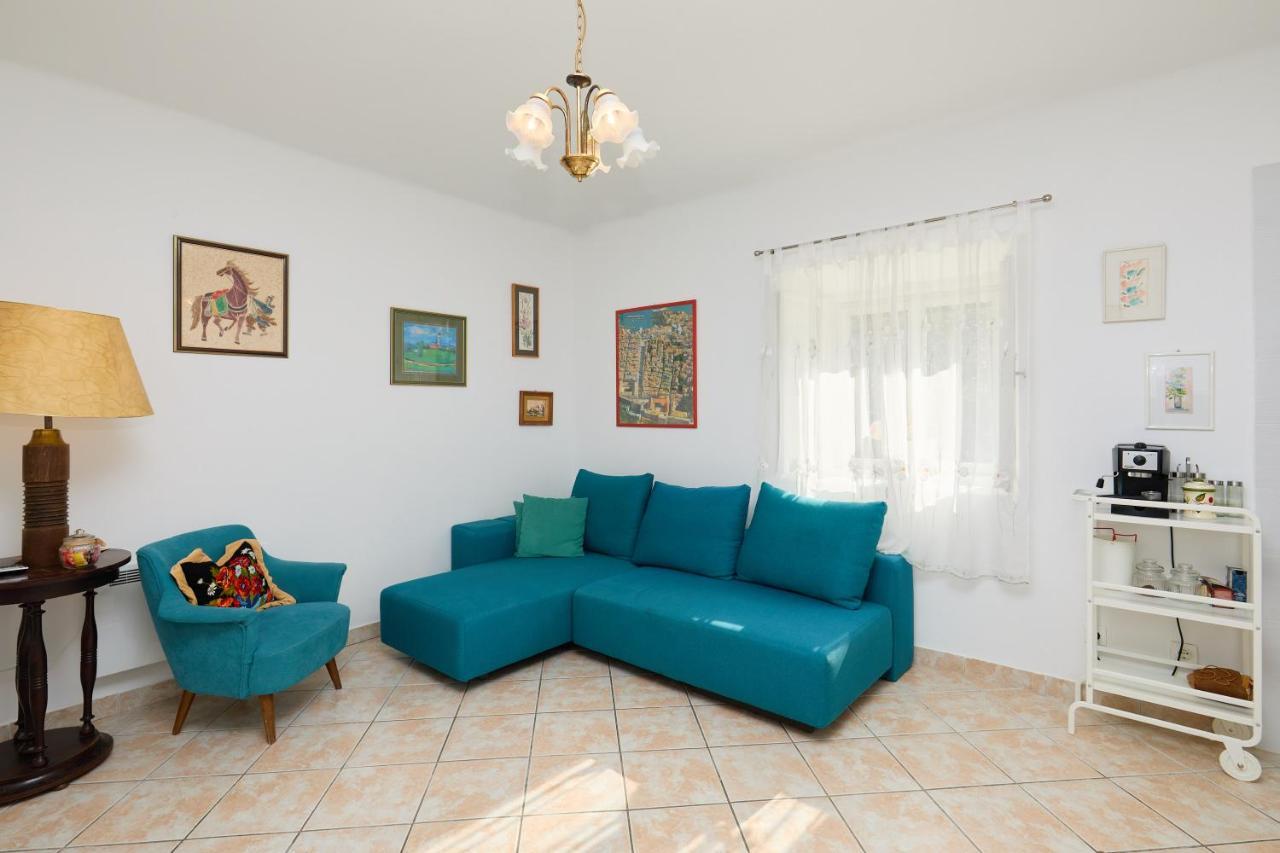 Ahava Garden Apartment