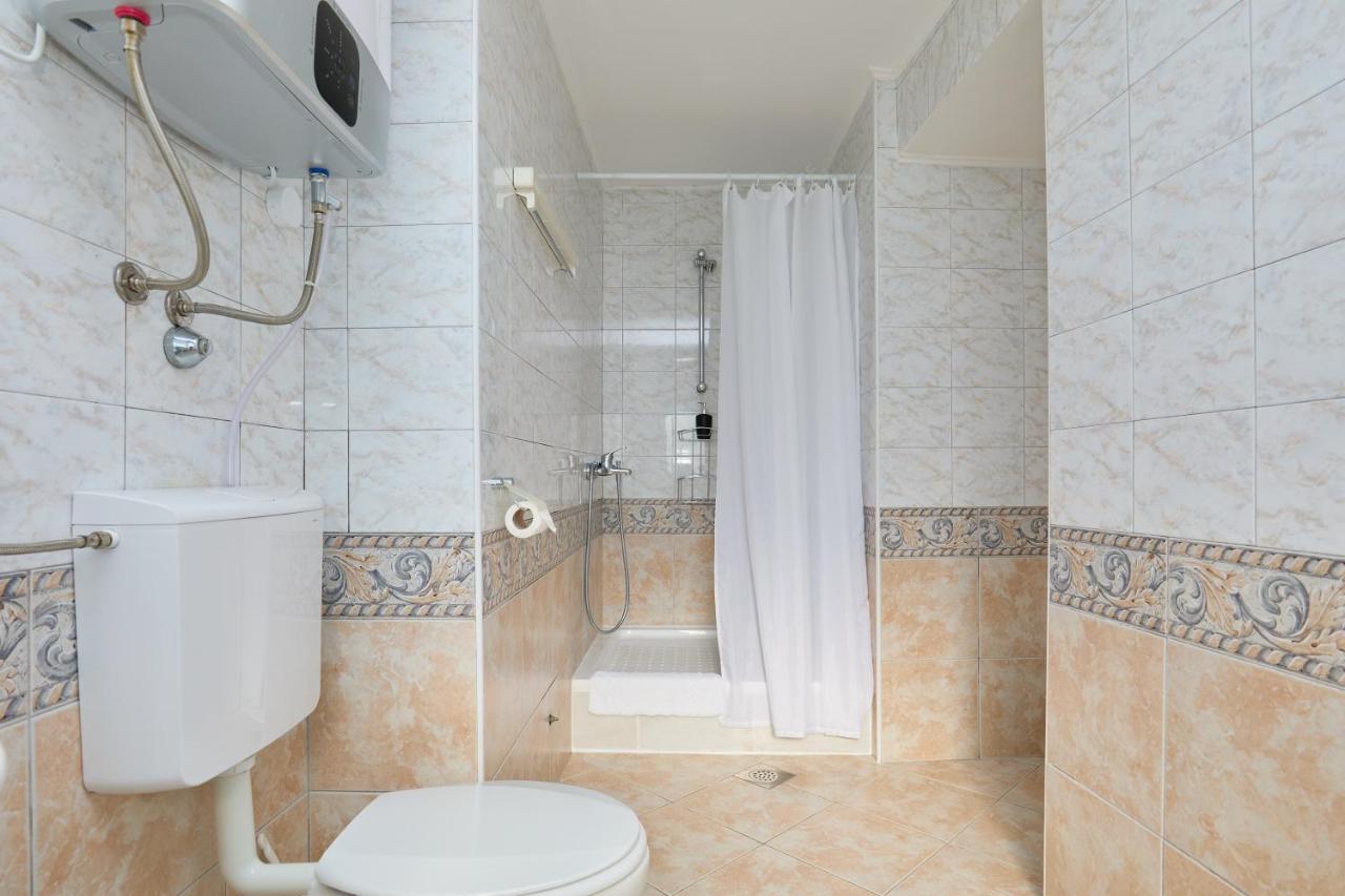 Ahava Garden Apartment